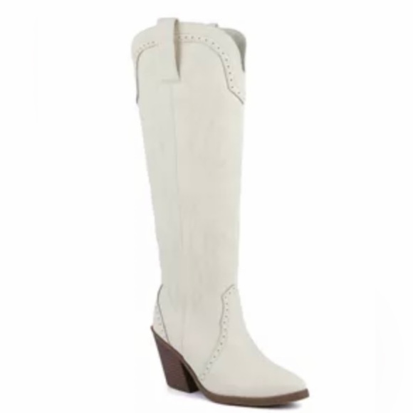 White boots - Picture 2 of 11